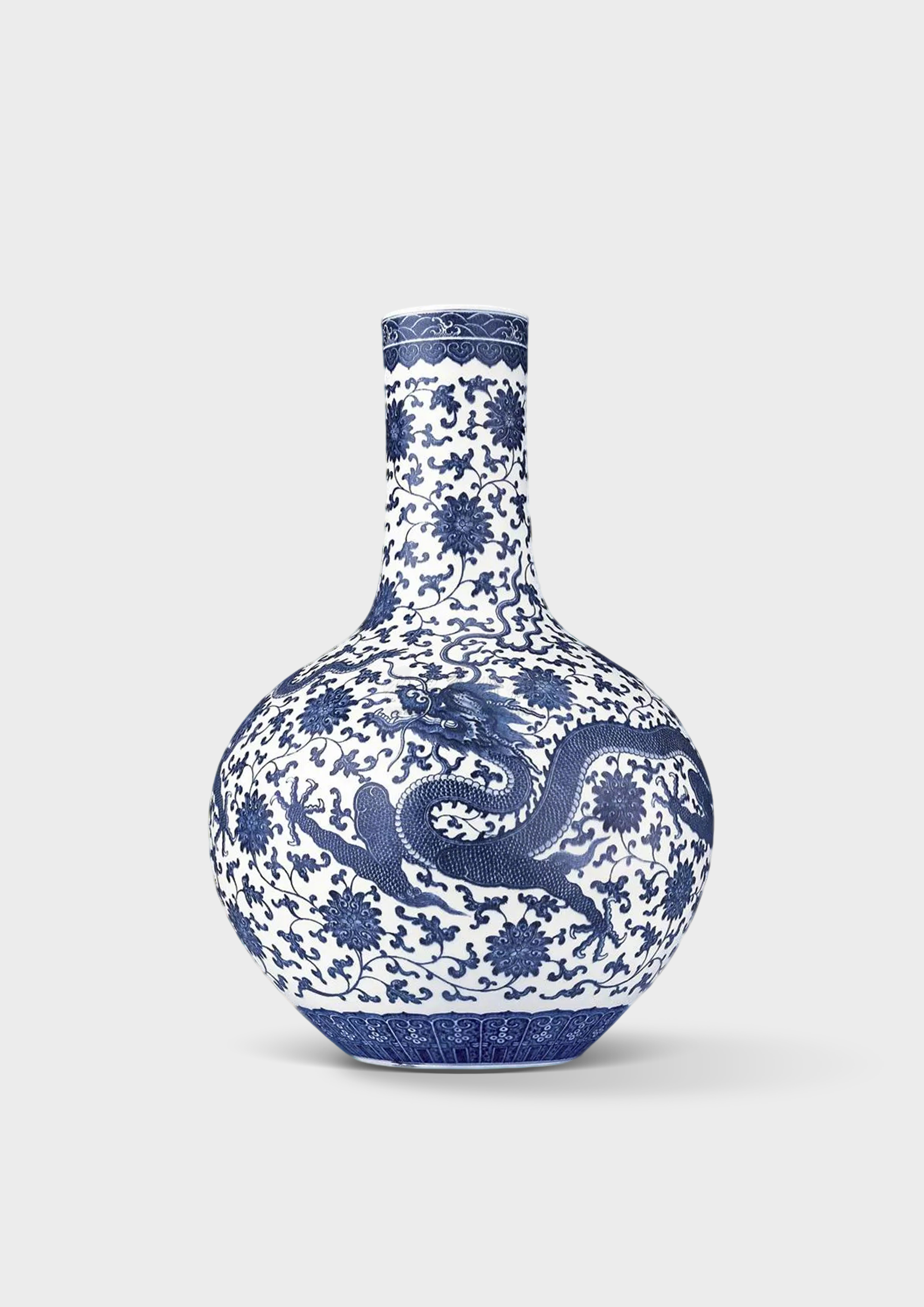 清乾隆 青花穿蓮龍紋天球瓶